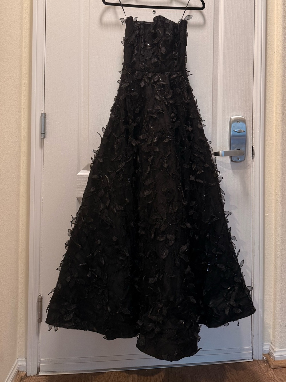 HELSI Celine Sequin 3D Floral Strapless Gown Black Evening Gown Size XS Preloved - Picture 2 of 7